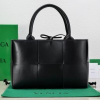 Lushentic Rep Medium Arco Tote Bag in Black